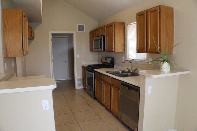 Building Photo - 1025 Desierto Luna St