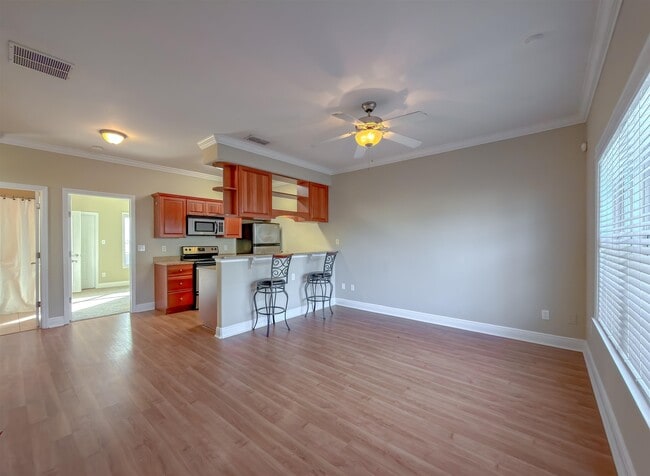 Building Photo - 1937 Bloomington Ave