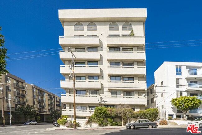 Foto del edificio - 1601 N Fuller Ave