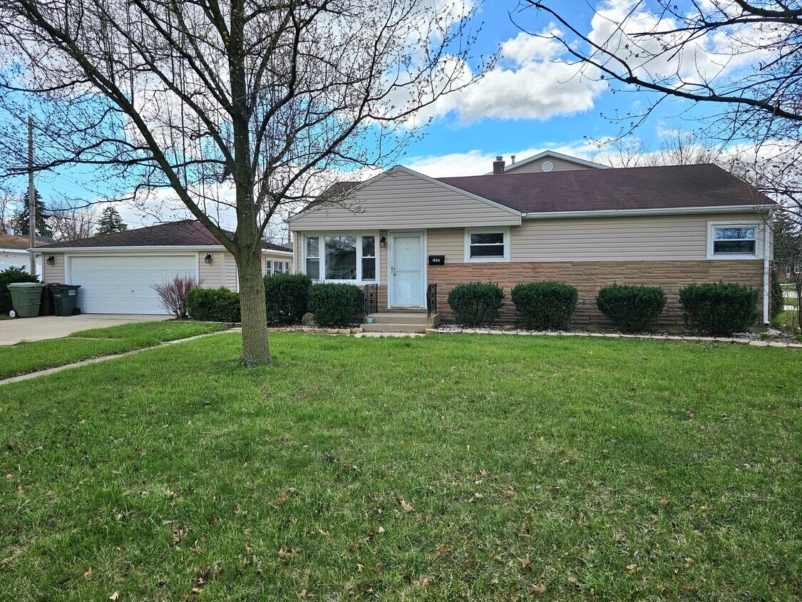 Primary Photo - 16841 Willow Ln Dr