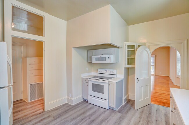 Building Photo - 2640 Monmouth Ave