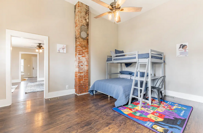 Building Photo - Furnished Germantown Charmer- available fo...