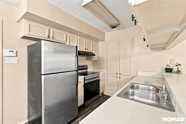 Foto del edificio - 8346 Shoal Creek Dr