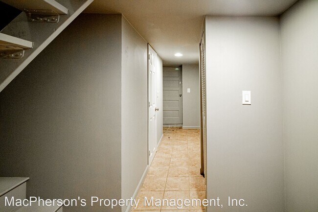Building Photo - 6 br, 2.5 bath House - 1209 NE 56th St