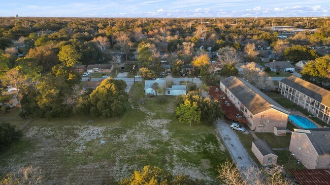 Foto del edificio - 3 bedroom on large lot