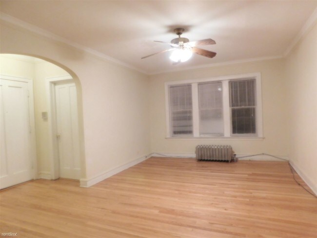 Building Photo - 1 br, 1 bath  - 7516 N Hoyne Ave