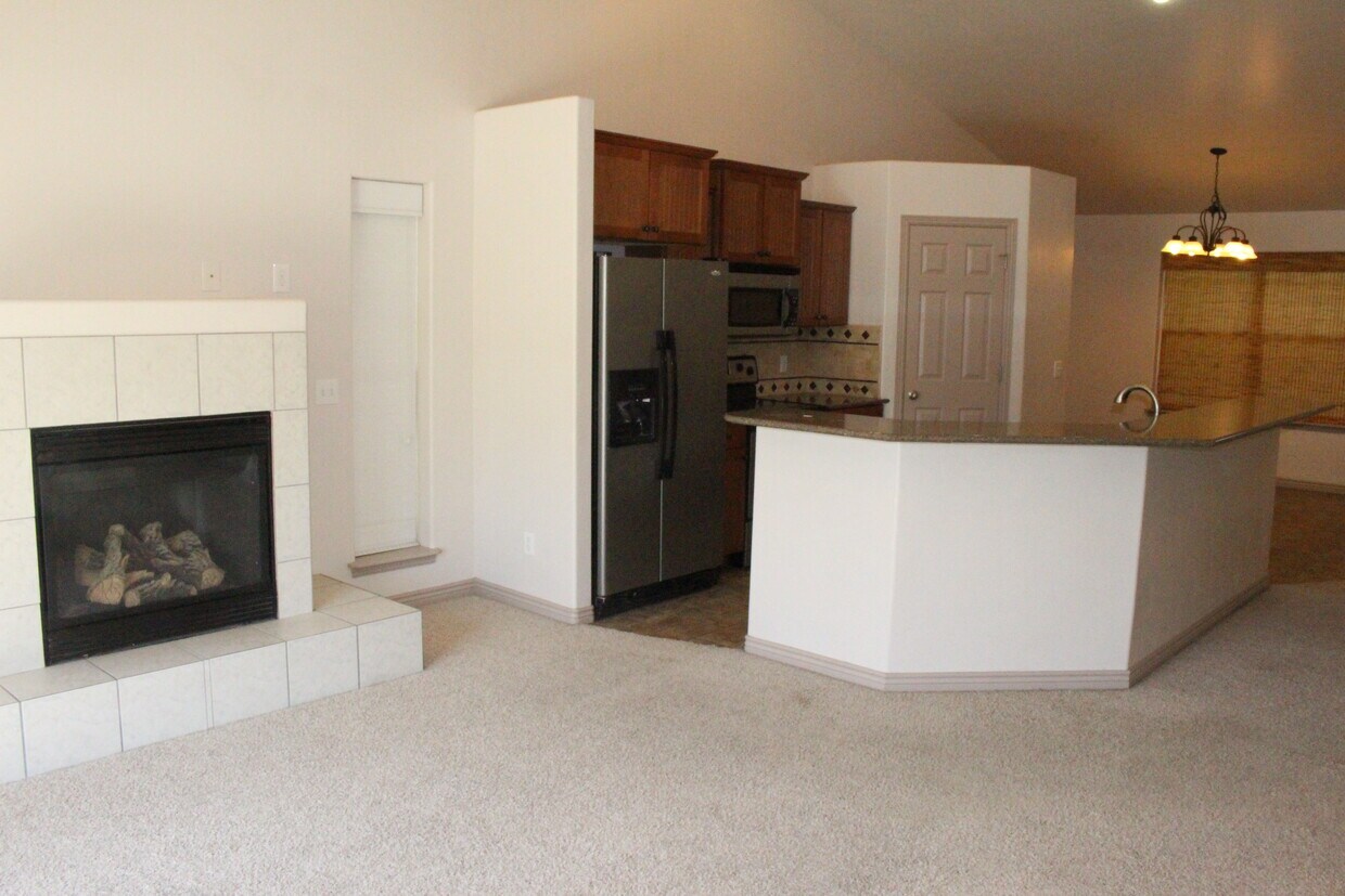 Primary Photo - 1163 Knoll Ridge Rd