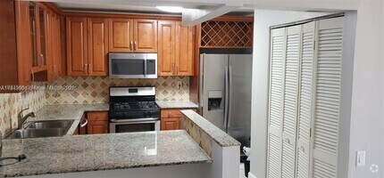 Building Photo - 6914 SW 114th Pl