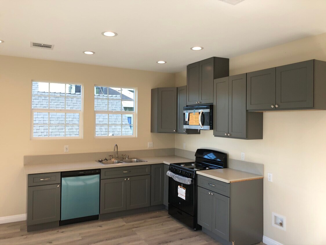 Foto principal - 1243 S Kenmore Ave