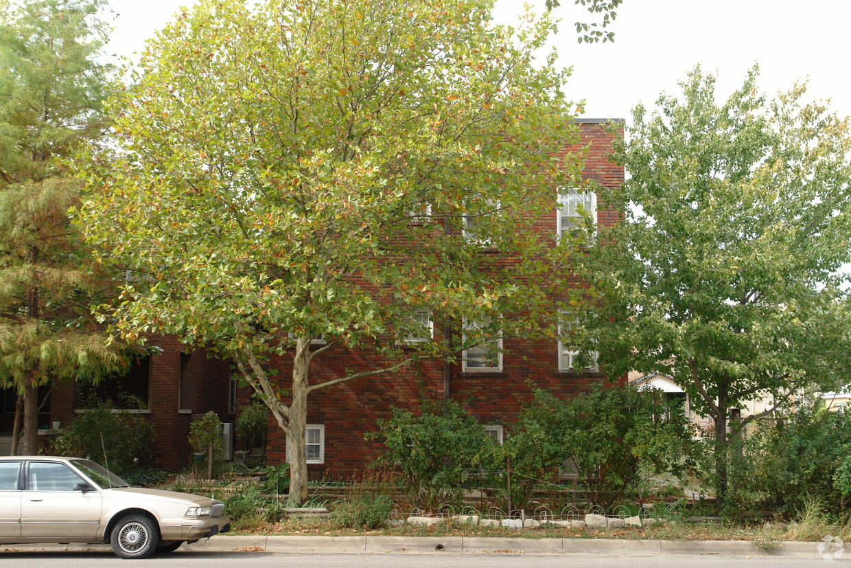 Building Photo - 425 N Emporia St