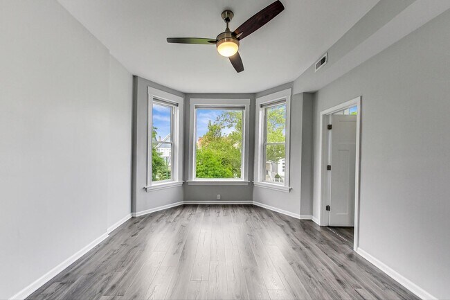 Building Photo - 2733 N Mozart St