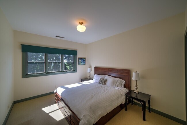 bedroom 2 - 31 Hunting Ln