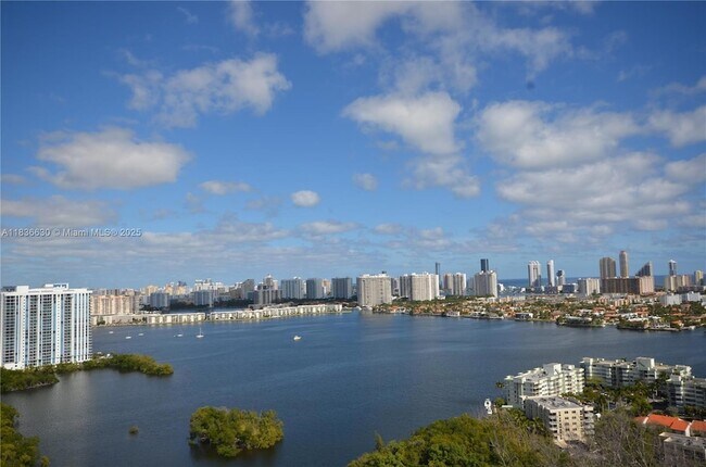 Foto del edificio - 16385 Biscayne Blvd