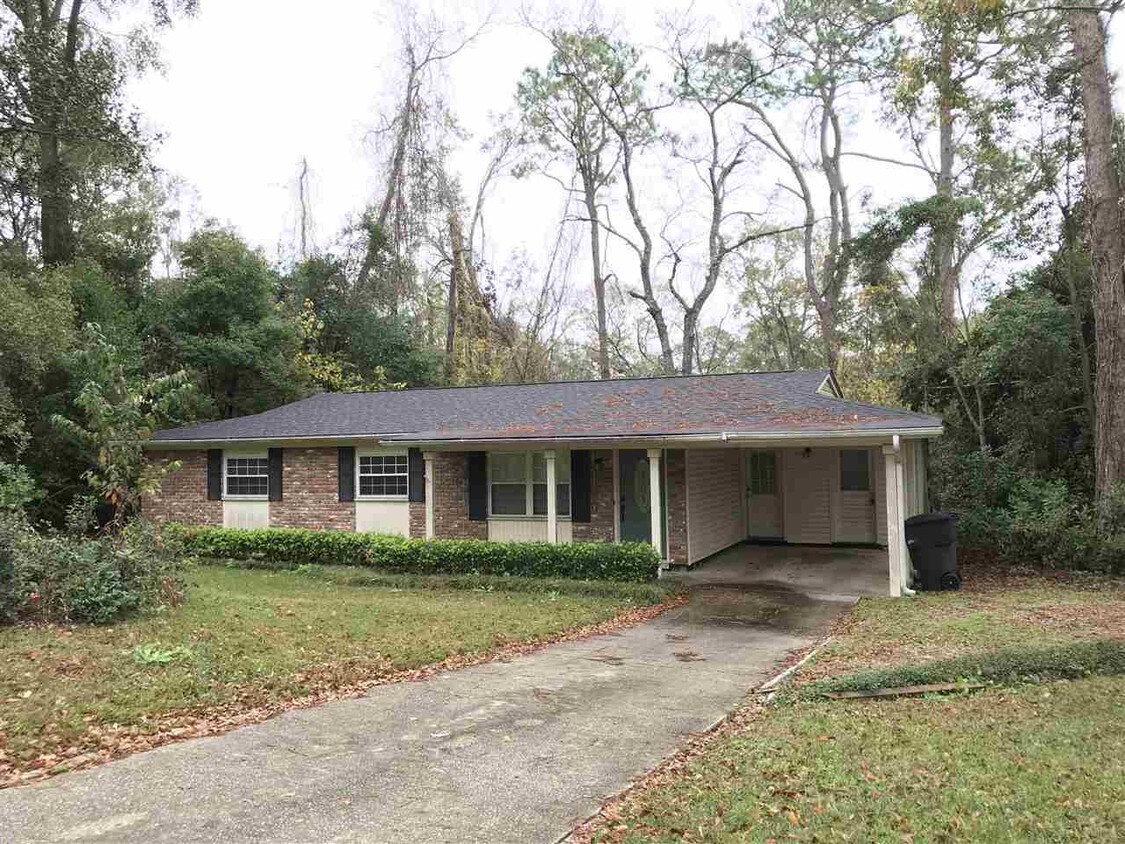 Primary Photo - 2301 Spoonwood Dr