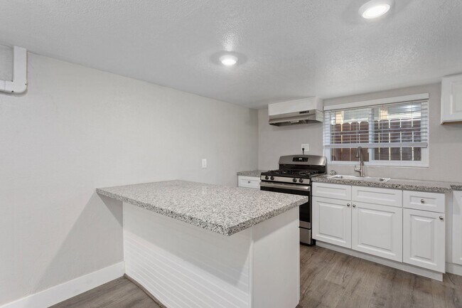 Foto del edificio - 2 br, 1 bath House - 4202 51st Street, Lower