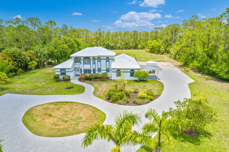 Foto principal - 6181 Shady Oaks Ln