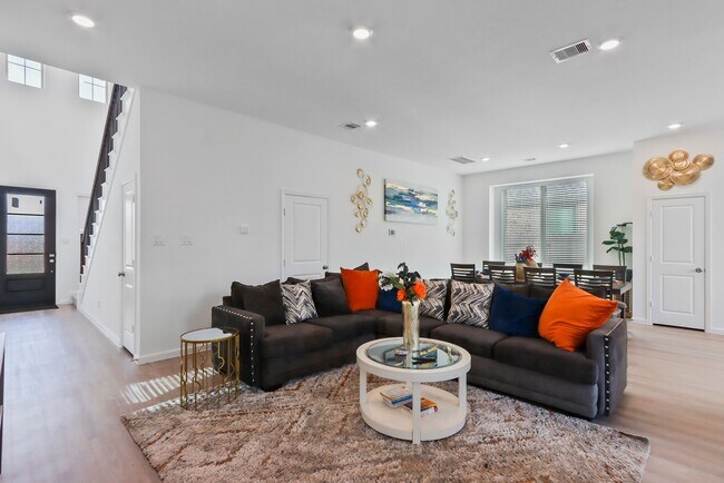 Foto del edificio - 15023 Marston Grv Dr