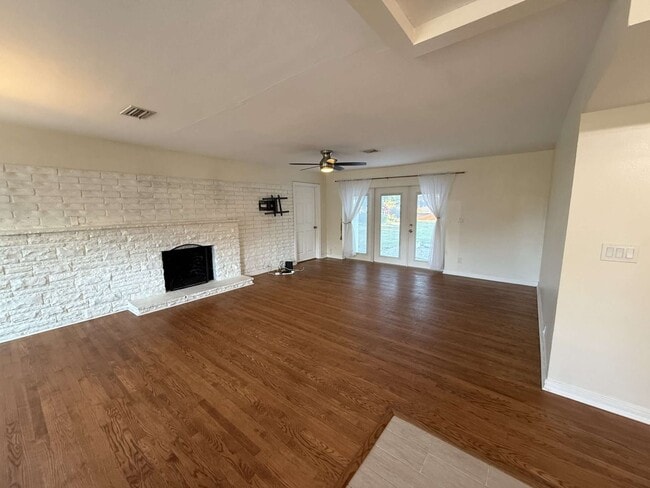 Photo - 216 Rippling Ln House