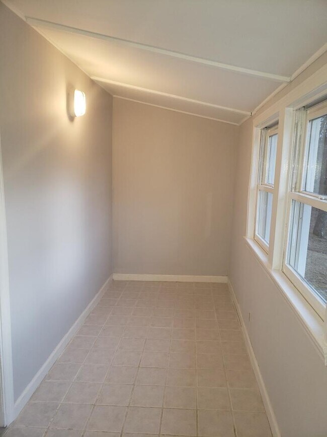 Building Photo - 508 Stafford Rd