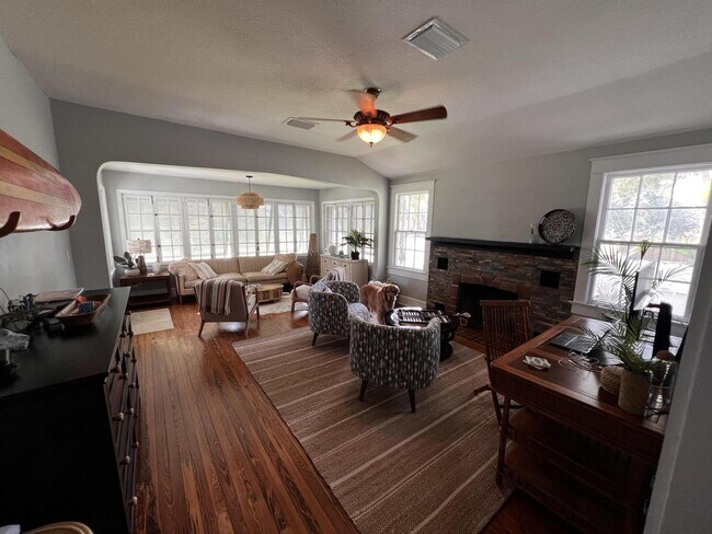 Building Photo - 346 3rd Ave