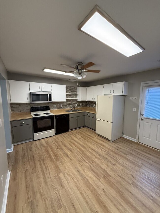 Foto del edificio - 159 Anderson Ln