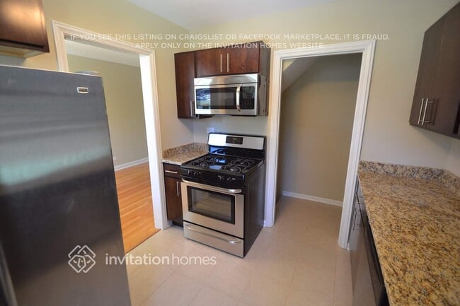 Building Photo - 5240 Lee St