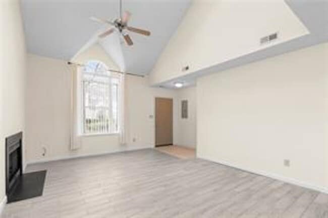 Building Photo - 355 Lee's Ml Dr