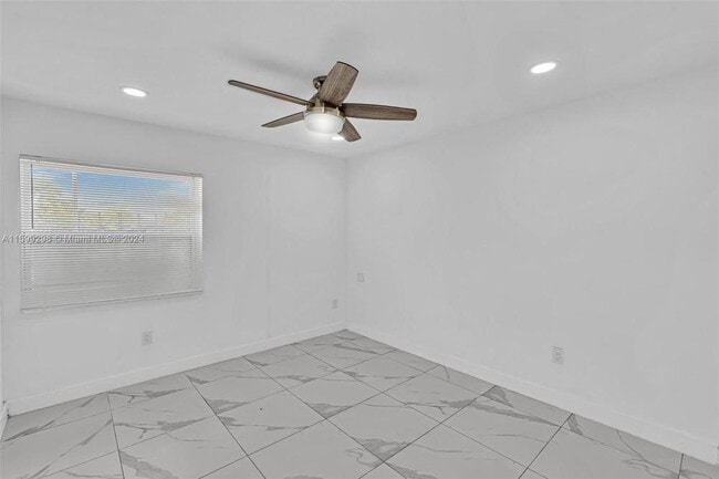 Building Photo - 2 bedroom in Hollywood FL 33021