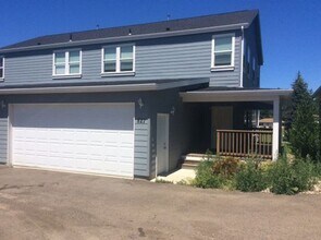 Building Photo - 835 2nd St E