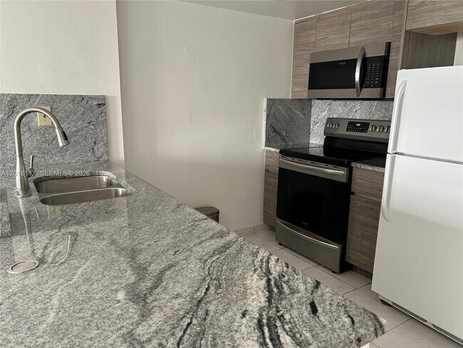 Foto del edificio - 6801 Harding Ave