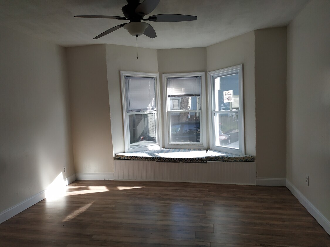 Living room - 53 Hollywood St