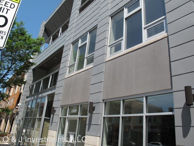 Foto del edificio - 1810 W Chicago Ave