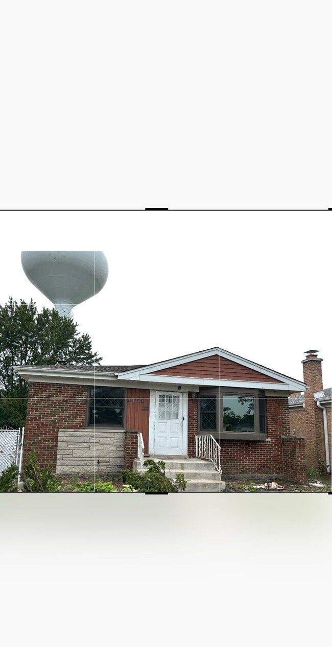 Building Photo - 8837 Belleforte Ave