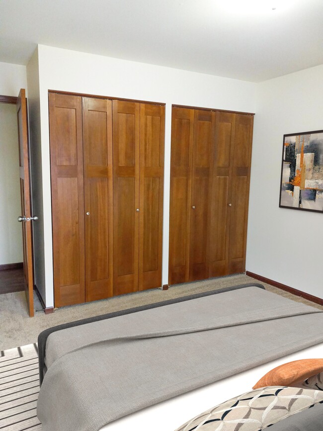 Deluxe Bedroom - Georgetown Square