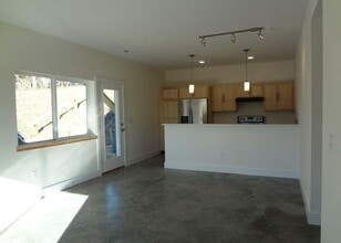 Building Photo - 409 Evans Dr