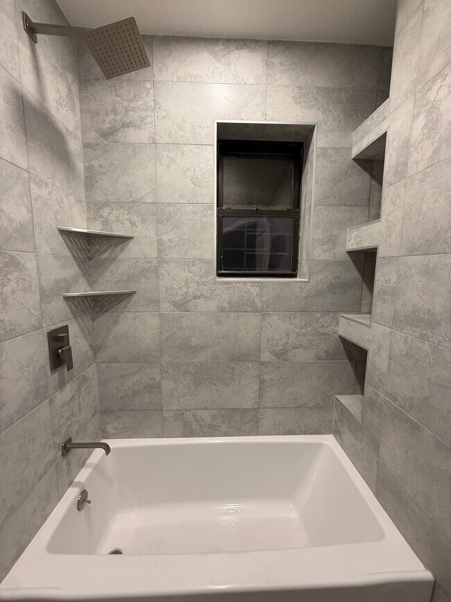 Foto del edificio - 982 Dumont Ave