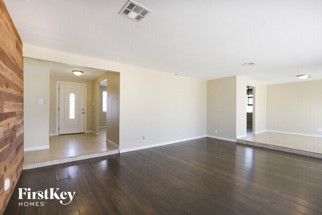 Foto del edificio - 3722 W Griswold Rd