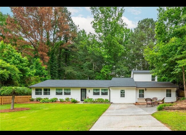 Foto del edificio - 3785 Somerset Dr SW