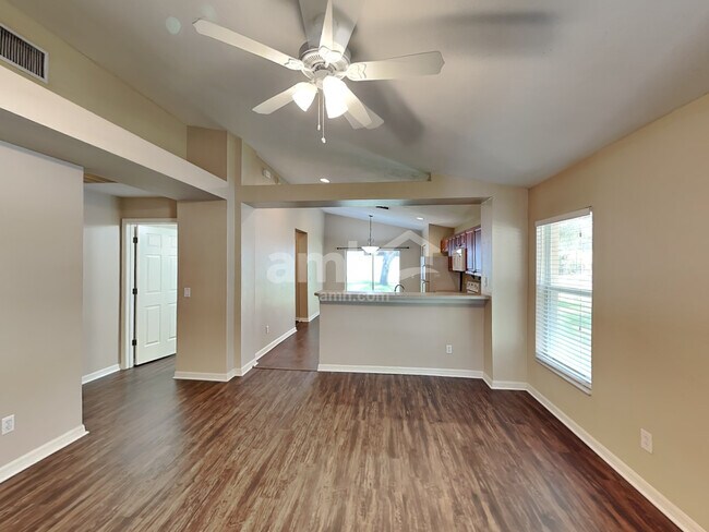 Building Photo - 11719 Crest Creek Dr