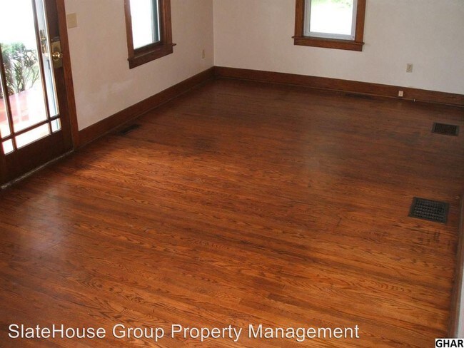 Foto del edificio - 3323 Hillside Dr