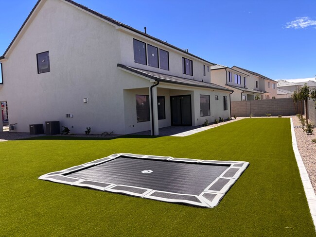 Building Photo - BRAND NEW 5 bed | 3 bath | 3 car garage cu...