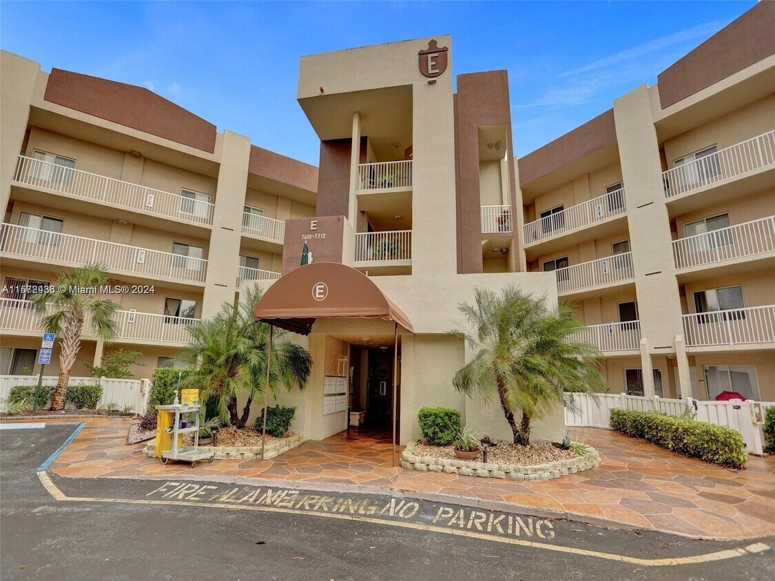 7686 Trent Dr Unit 313, Tamarac, FL 33321 Condo for Rent in Tamarac