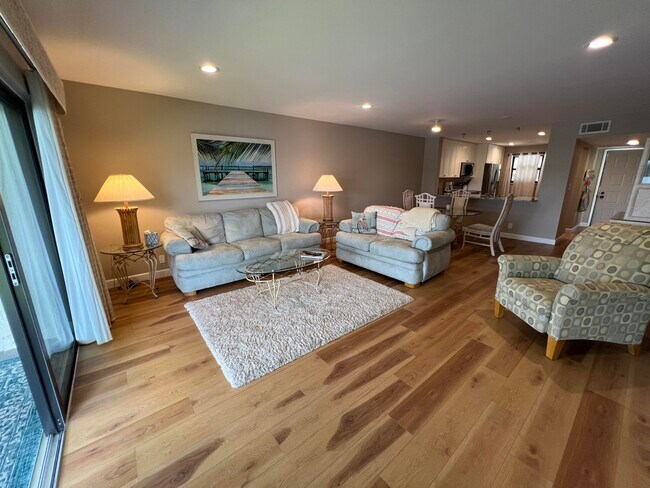Building Photo - 12871 Briarlake Dr