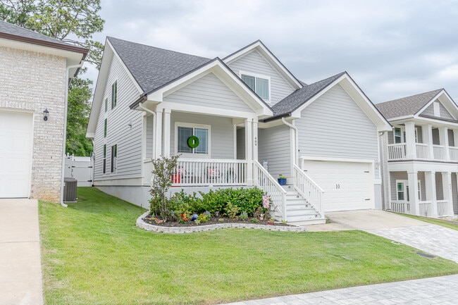 Building Photo - 409 Hideaway Ln