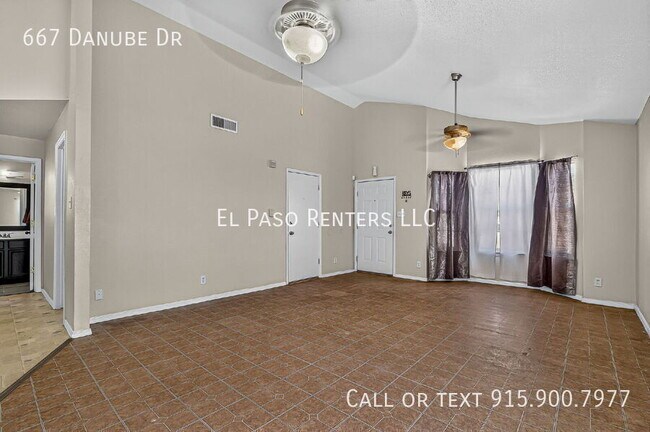Foto del edificio - 667 Danube Dr