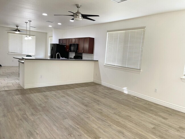 Building Photo - 405 Malamalama St