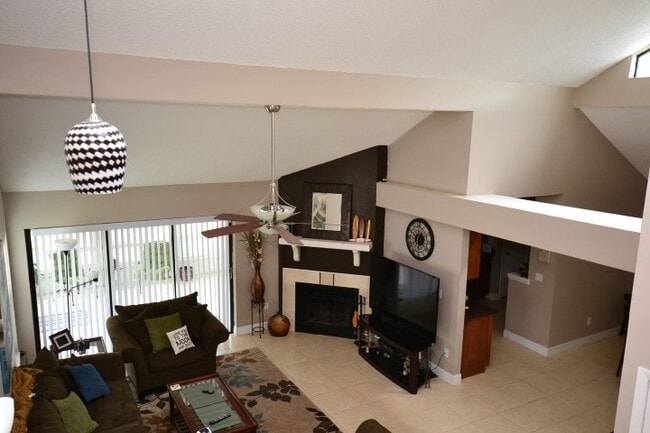 Building Photo - Fantastic 3 BR Lake Mary Home with vaulted...