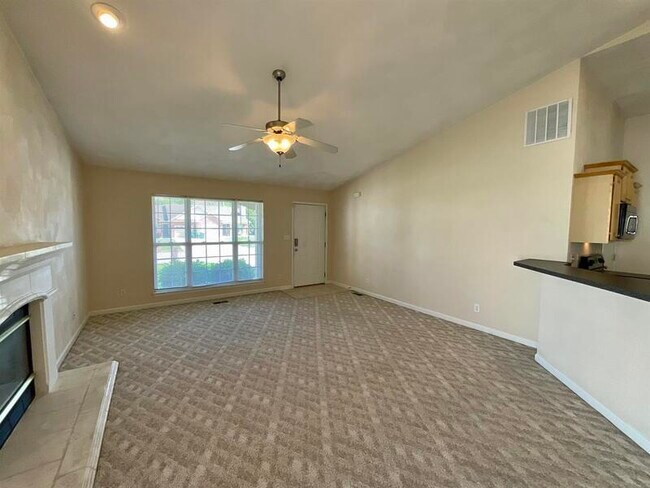 Foto del edificio - 1511 English Pine Ln