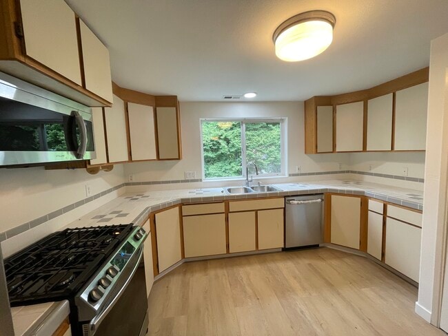 Building Photo - 1626 SE Sherrett St