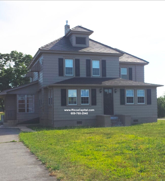 Building Photo - 685 Egg Harbor Rd